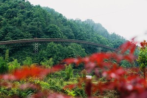  1 Projekt Sichuan: Der Verlauf des Förderers passt sich – soweit es technisch möglich ist – an die Topographie an  