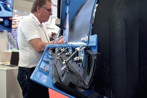  <div class="bildtext">Fixing solutions for AirScrape are available for the most diverse circumstances. Even pre-existing clamping systems can be used. In the background: Wilfried Dünnwald  </div> 