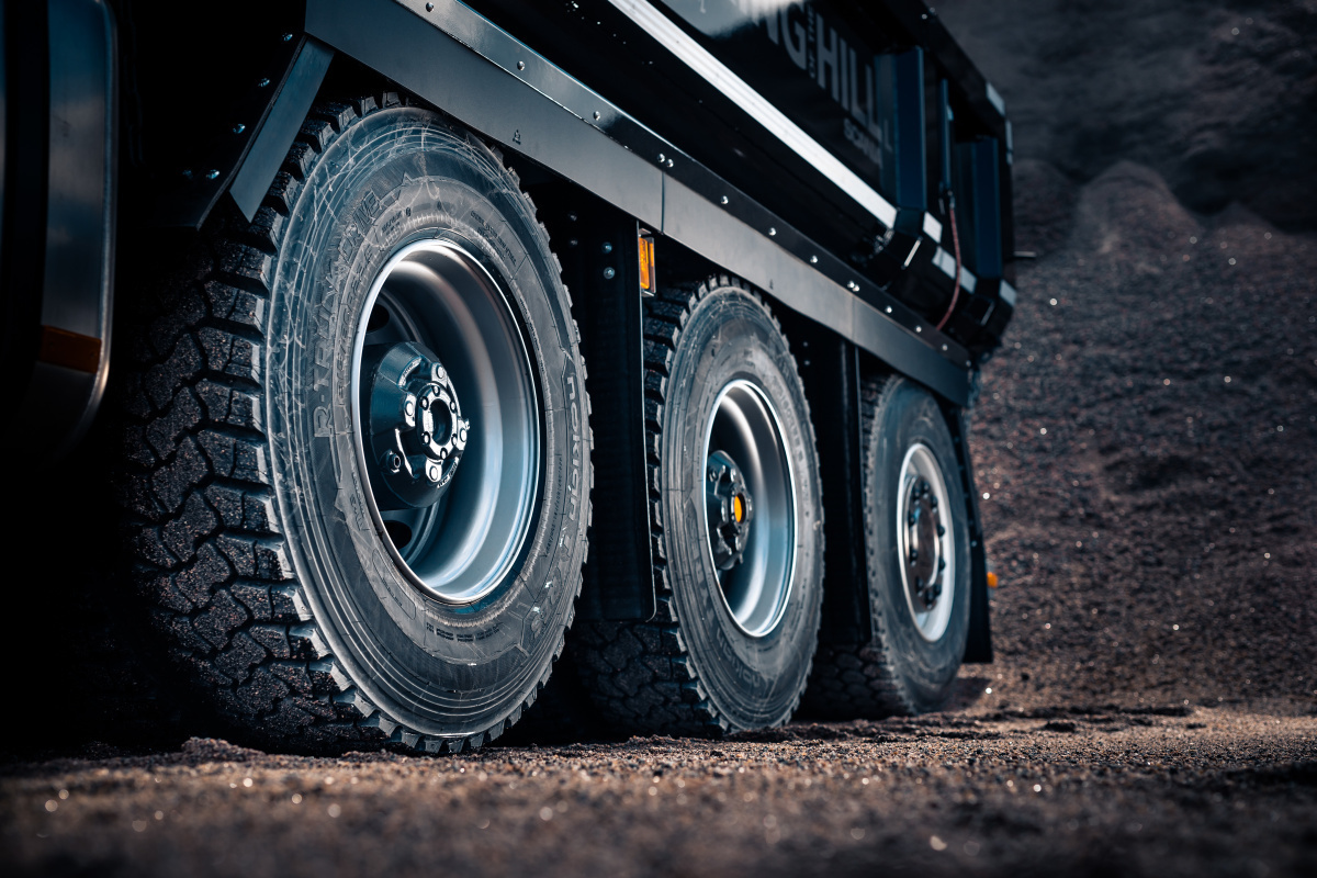 Tires for cheap heavy duty trucks