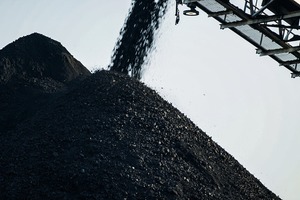  1 Die Prairie Eagle Mine in Illinois ist das größte Kohlebergwerk des Unternehmens Knight Hawk Coal. Die Jahresproduktion beträgt rund 5 Mio. t Kohle, von denen mehr als 80 % in Prairie Eagle verarbeitet und ausgeliefert werden  