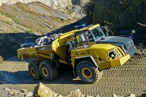  2 Das eingebaute Komatsu Traction Control System (KTCS) sorgt selbst bei rutschigem Boden automatisch für optimale Zugkraft  