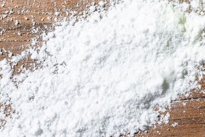  Talcum powder is used in many industries, e.g. in the automotive industry for compound plastics, the paints and coatings industry as well as in cosmetic products such as creams and toothpaste 