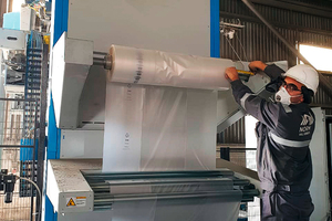  Never change a running system: BEUMER Group recommends to supply the BEUMER stretch hood A with the previously tested film to ensure a smooth start of the remote commissioning 