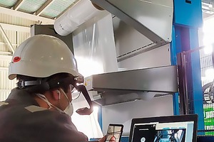  On site: BEUMER Smart Glasses, smartphone and laptop provide an audiovisual connection to BEUMER Group 