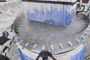  4 Fogging of a feed hopper. Here, fogging takes place during feeding and shredding  