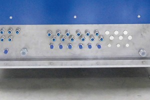  1 Docking station: Interface for supplying the individual fogging points with air and water 