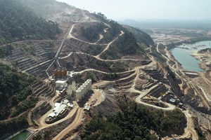  1 Blick auf das Staudammprojekt in Laos  