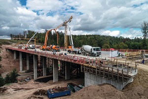  3 On the construction site, those responsible know exactly when the required deliveries will arrive 