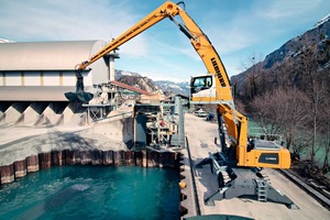  1 Zukünftig unterstützt die Liebherr-Materialumschlagmaschine LH&nbsp;60&nbsp;M Port Litronic beim Abbau und der Gewinnung des Markenprodukts Brienzer Sand®  