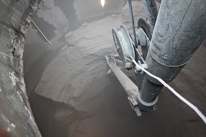  5 Lowered into the silo from the access hatch, the device operates from the bottom up 