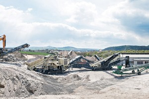  3 Aufbereitungs-Linie für die Granulatproduktion bei Bierbrauer &amp; Sohn GmbH mit Metso Outotec Lokotrack Vorbrecher, Feinbrecher und mobiler Siebanlage vom Typ Nordtrack S4.9  