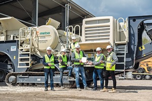  1 Fireclay preparation at Bierbrauer &amp; Sohn GmbH, in the background the LT106 mobile crusher from Metso Outotec; from left: Egon Plew/Fischer-Jung Aufbereitungstechnik GmbH; sons Tim and Lennart Bierbrauer, Karl-Werner Bierbrauer; Ralph Phlippen/Fischer-Jung and Hugo v. Benthem/Metso Outotec Outotec Germany 