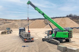  1 Der geländegängige Teleskopkran ist perfekt für die Arbeit unter anspruchsvollen Umgebungsbedingungen geeignet  