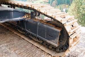  <div class="bildtext">4 The adjustable undercarriage with 600&nbsp;mm base plates and a maximum width of 3490&nbsp;mm provides full stability</div> 