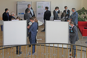  During the coffee breaks, attendees took the opportunity to discuss topics presented in the poster exhibition 