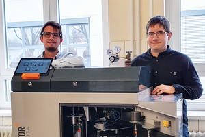  M. Eng. Oliver Born (links), seit November 2019, und B. Eng. Marc Schumacher (rechts), seit März 2018 bei SIEBTECHNIK TEMA, betreuen von Beginn an (Anfang 2020) das Projekt BULKINSPECTOR. Oliver Born ist zuständig für die Entwicklung der Programmierung, Marc Schumacher für die konstruktive Ausarbeitung 