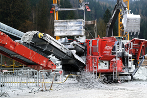  A SBM REMAX 300 impactor in all-electric recycling operation 