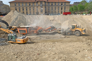  1	The compact allrounder Rockster R1000S fulfils all dust and noise requirements and crushes demolition debris to minus 32&nbsp;mm in the middle of Paris 