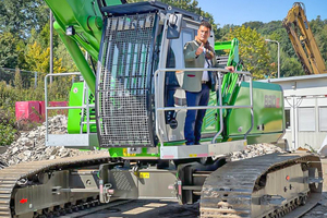  1	„Wir benötigen einen Bagger, der stabil steht und auch unter anspruchsvollen Einsatzbedingungen robust ist“, sagt Giuseppe Ferraro, Geschäftsführer Ferraro Group 