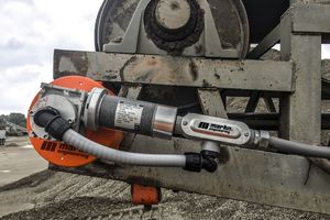  5	Automatic tensioner maintains optimum cleaning pressure without operator intervention 