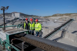  1	L-R Stian Wilhelmsen, Tom Wilhelmsen and Gilberto Enkerlin at CDE wash plant in Velde 