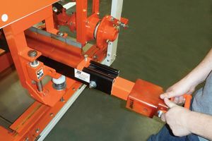 1	The slide-in/slide-out mandrel allows quick and easy maintenance that minimizes conveyor downtime 