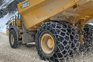  3	Abbau extrem: Wenn konventionelle Starrkipper längst stehen, verlängert der Bell B45E 4x4 die Produktion selbst unter widrigsten Bedingungen 