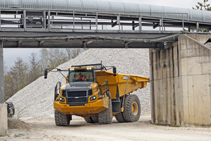  4	Narrow bends in mining or production are the speciality of the manoeuvrable two-axle ADT 