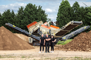  1	Together in the family business of GET Erdarbeiten &amp; Tiefbau GmbH: (from left to right) Jura Gros, Heiko Gros and Sabrina Gros in front of the Lokotrack ST2.3 from Metso Outotec. In the background, the screening plant classifies three different fractions of excavated soil in a single pass 