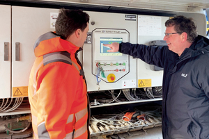  3	Erdtrans Managing Director Michael Schwarzer (left) and special consultant from Wirtgen Germany Peter Schabacker (right) viewing the new operating concept SPECTIVE 