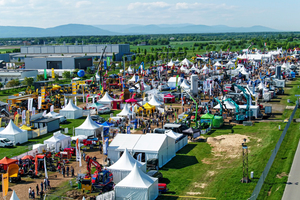  1	The 90 000 m2 of outdoor exhibition area at RecyclingAKTIV &amp; TiefbauLIVE feature some wide-ranging demonstration areas 