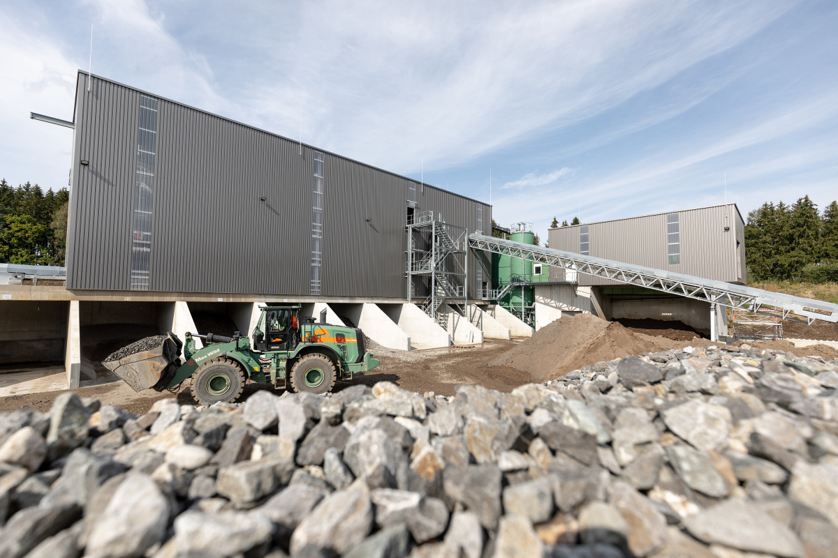 From construction waste into certified secondary building materials
