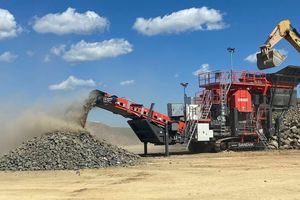  1 	Colorado Materials hat sich für die raupenmobile Backenbrecheranlage Sandvik UJ640E entschieden 