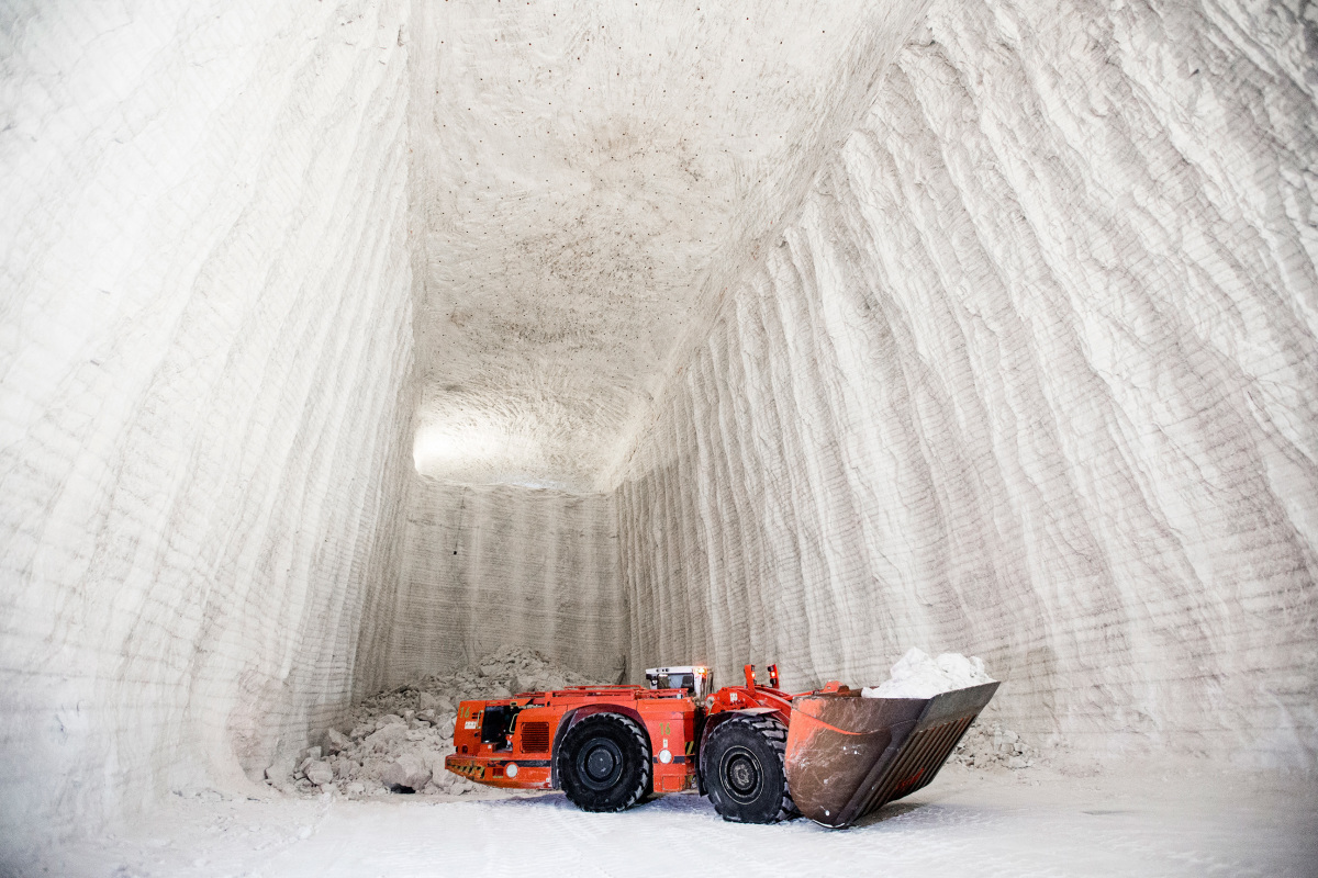 Women underground – the exciting daily routine in a male domain - AT ...