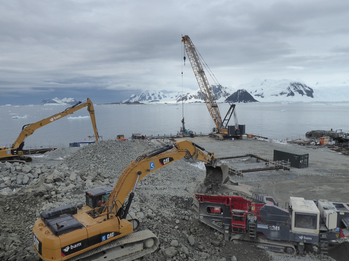 Polar expedition for Sandvik mobile crushing and screening AT Minerals
