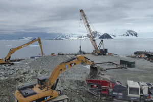  1	Drei mobile Brecher und Siebe, um Baumaterial für die Modernisierung der Forschungsstation Rothera bereit zu stellen 