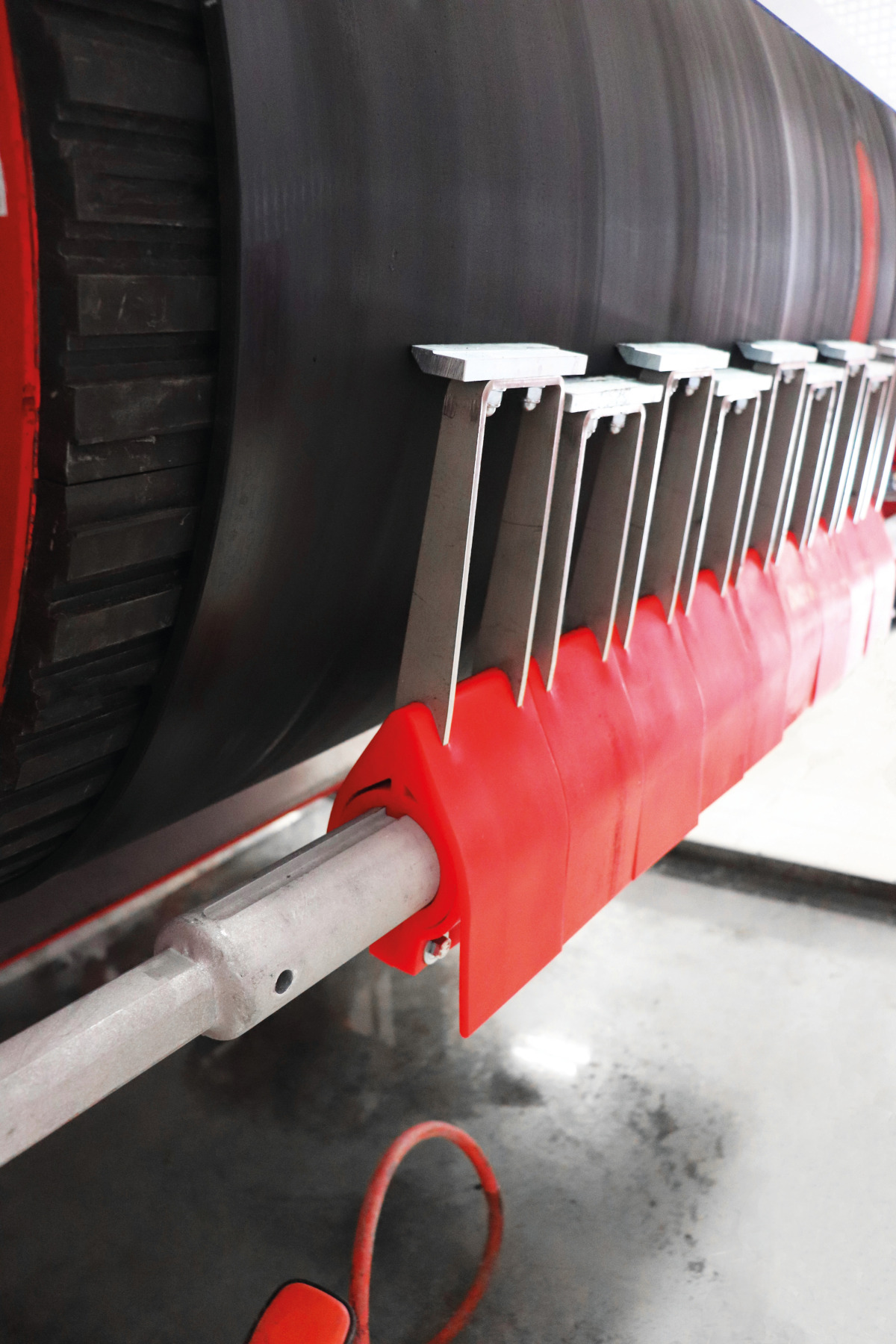 Cleaning conveyor belts efficiently, minimizing maintenance effort AT