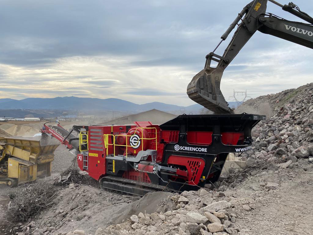 Screencore presented the new track-mounted jaw crusher XJ Dual