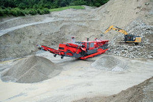  Track-mounted impact crusher GIPO P 131 GIGA in operation 