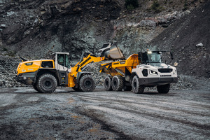  2	The Liebherr TA 230 on display together with an L 580 XPower wheel loader in quarry operation 