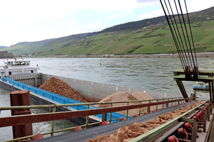  5	The quarrying site benefits directly from its geographical location on the Rhine 