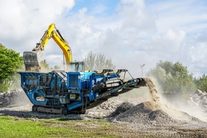  The impact crusher crushes the feed material according to the impact crushing principle 