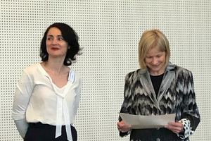  Geschäftsführerin M. Sc. Elisabeth Tomé-Kozmiensky und Moderatorin Dr.-Ing. Stephanie Thiel, beide Thomè-Kozmiensky Verlag GmbH, Neuruppin kurz vor Begrüßung und Einführung in das Programm  