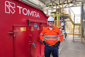  2	Heitor Mesquita Carmelo, Plant Manager at OZ&nbsp;Minerals Brazil, in front of a TOMRA XRT sorter 