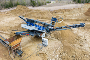  1	The MOBISCREEN MSC 702i EVO is operated in a silica sand pit in Meßkirch-Rengetsweiler (administrative district of Sigmaringen) purely by electric power 