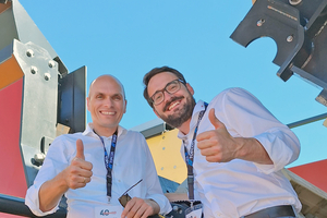  4	Piet van der Pols (left) and development engineer Siegfried Scheibner, deputy SBM division manager for mobile plants, are pleased with the positive customer reactions 