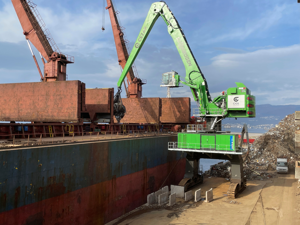 Large machines in material handling globally proven - AT