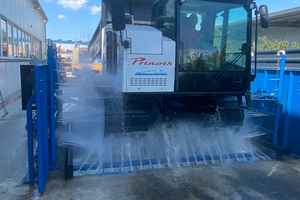  2	Cleaning of a tracked dumper 