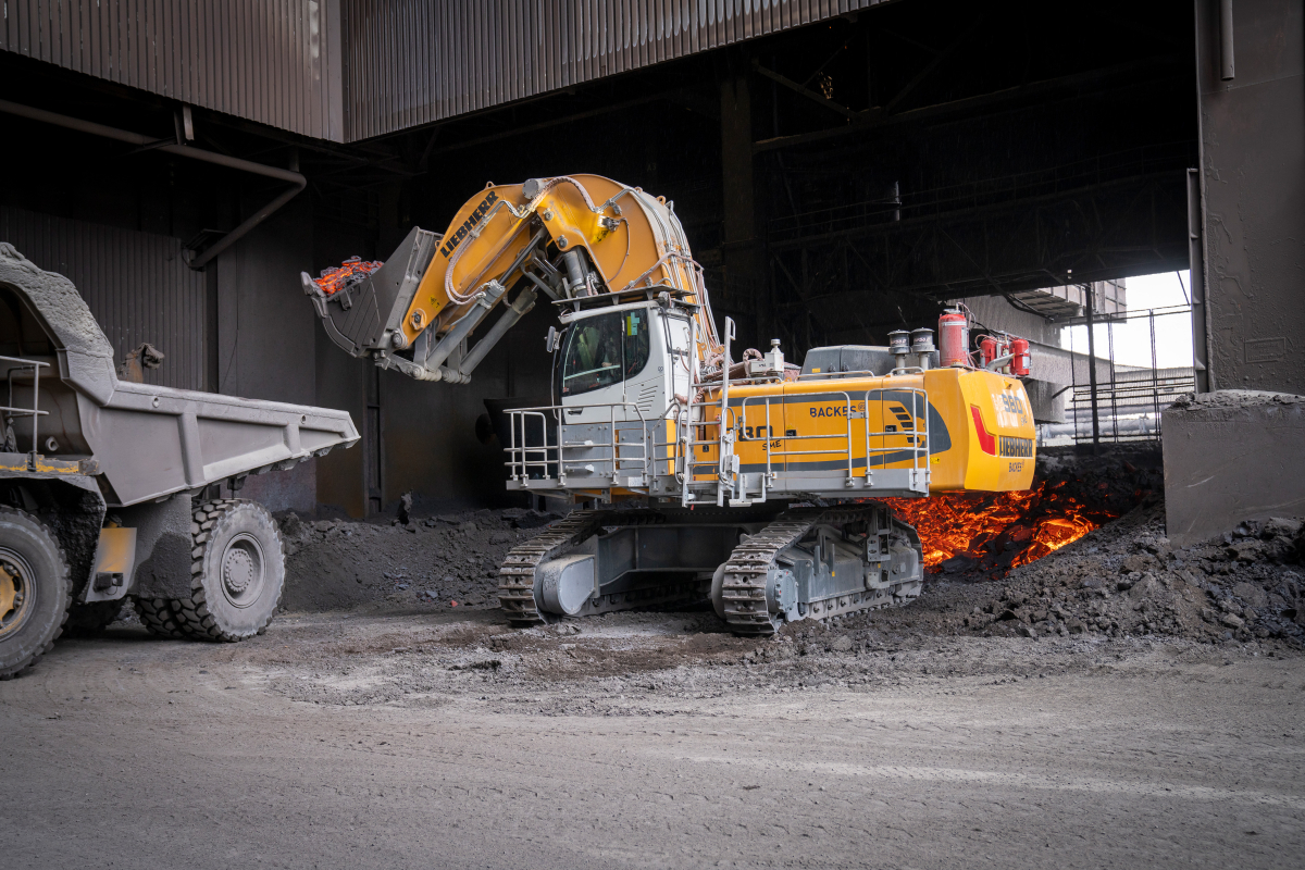 The Liebherr R 980 SME in slag handling operations - AT Minerals