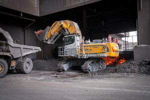  2	The R 980 SME’s dump bucket can handle large volumes of slag 
